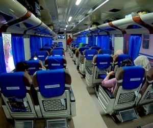 Interior mewah kereta api Bangunkarta